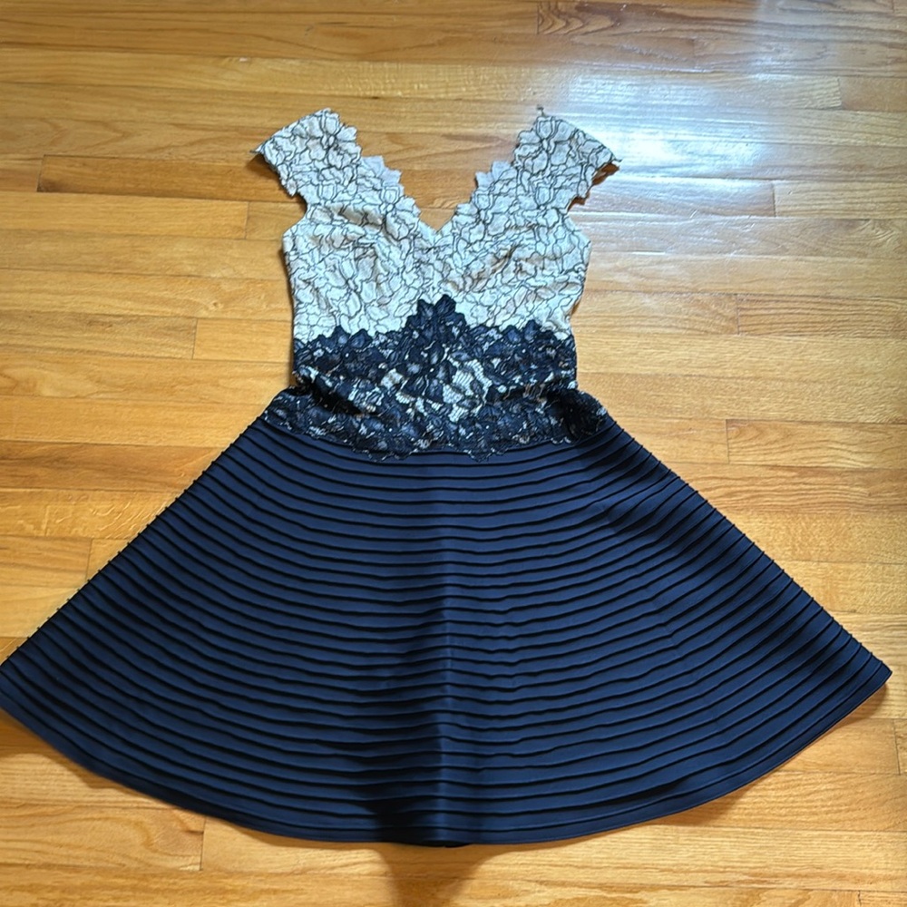 Tadashi Shoji Dress - Size 2 - Navy and white